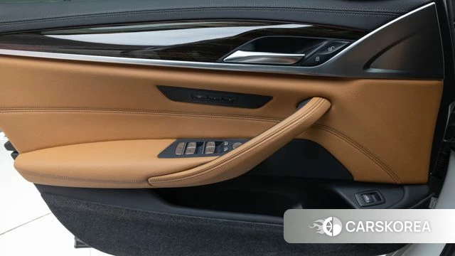 BMW 5 Series (G30) id 3866411 из Кореи 11