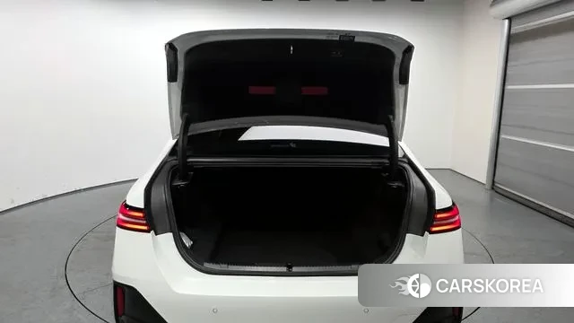 BMW 5 Series (G60) id 3619833 из Кореи 11