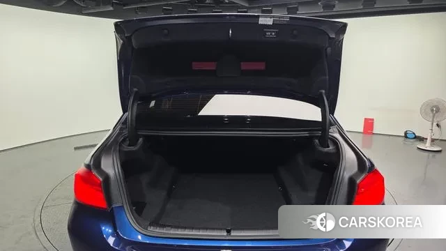 BMW 5 Series (G30) id 3788771 из Кореи 11