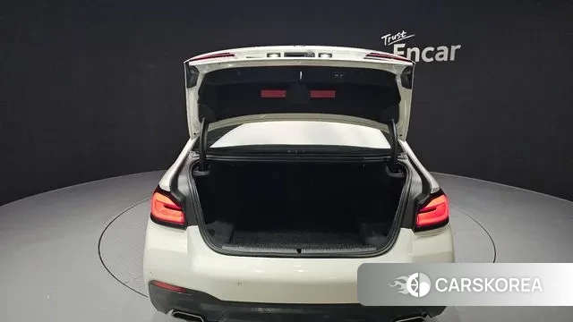 BMW 5 Series (G30) id 3307451 из Кореи 11