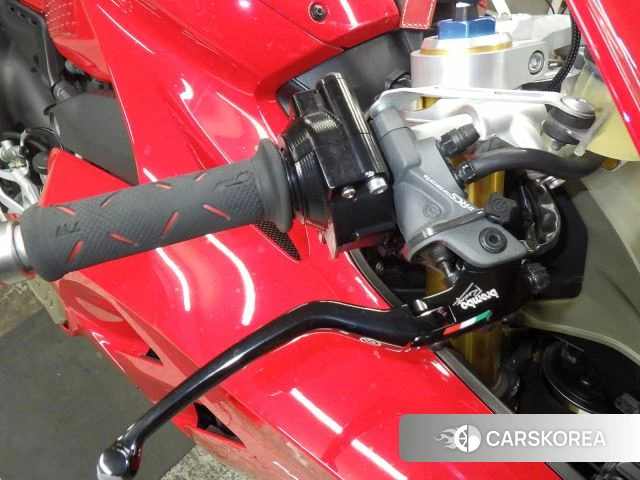 Ducati PANIGALE V4 S id 4191853 из Японии 11