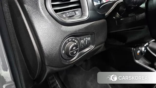 Jeep Renegade id 3302495 из Кореи 11