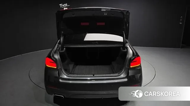 BMW 5 Series (G30) id 3722438 из Кореи 11