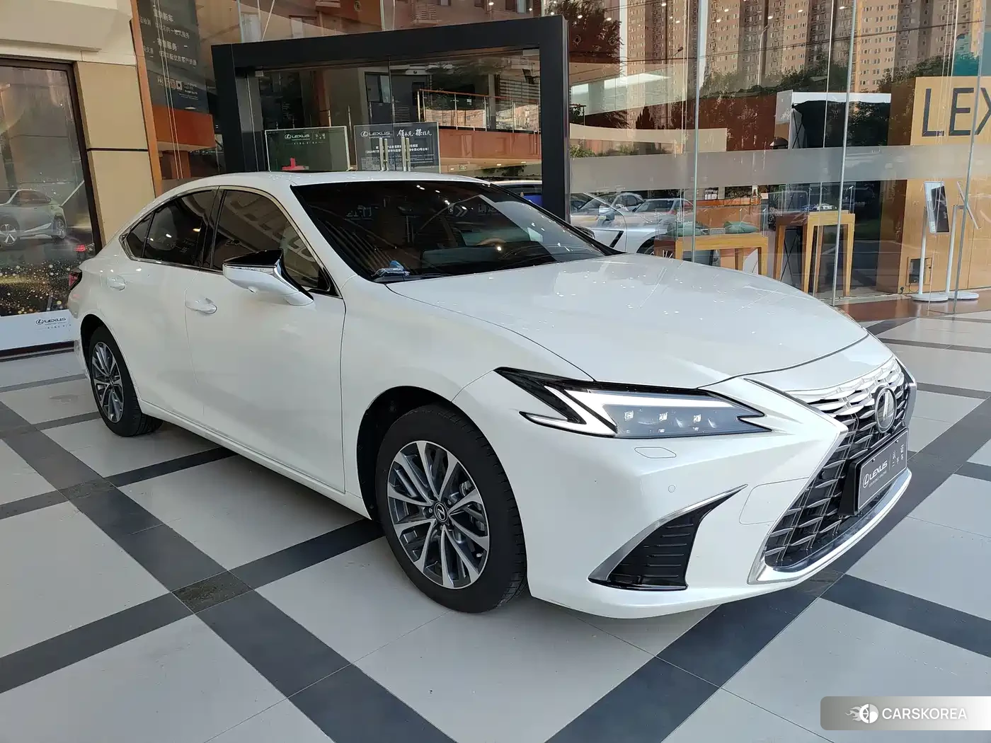Lexus ES id 4634837 из Китая 11