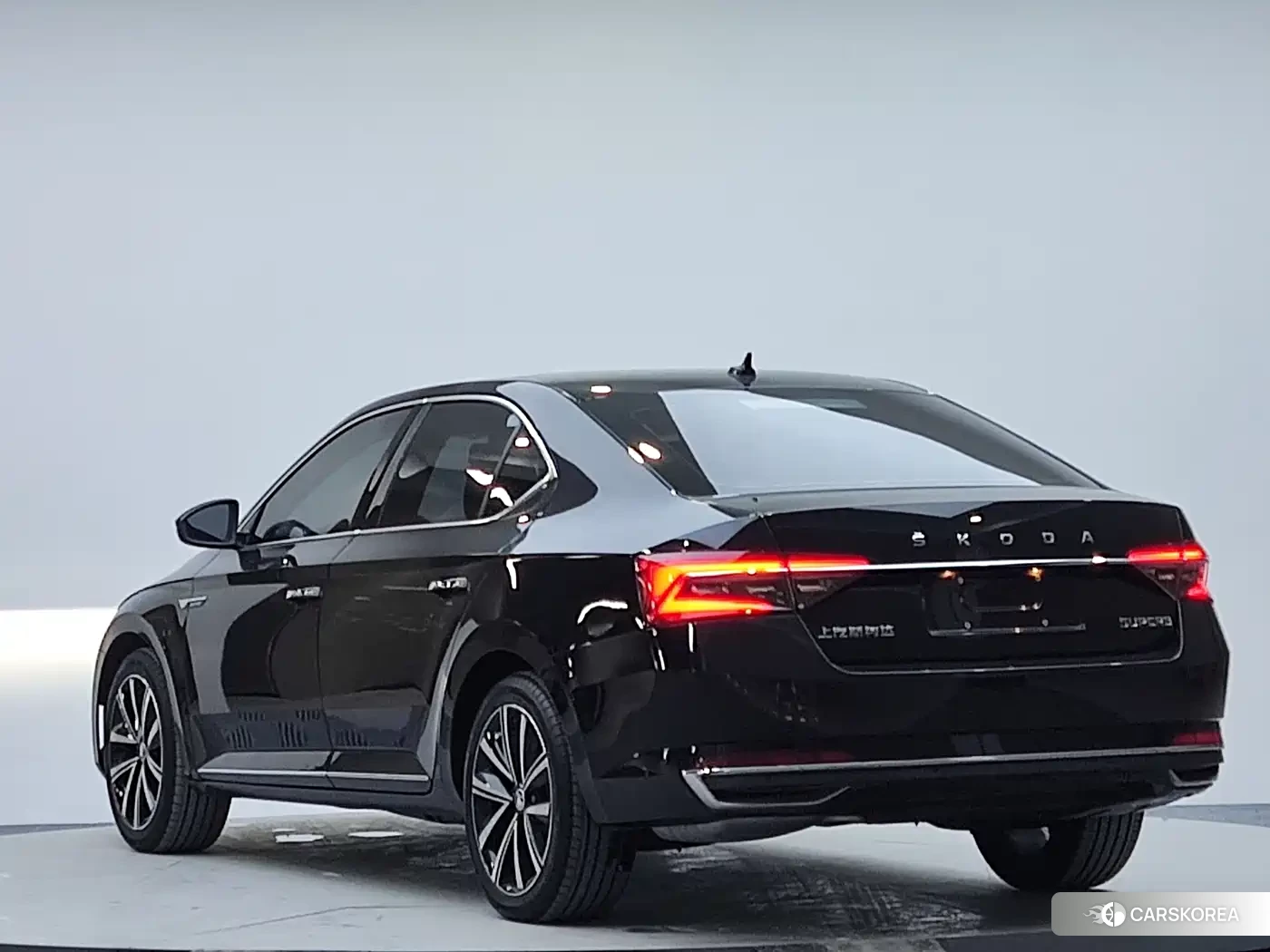 Skoda Superb id 4607000 из Китая 11