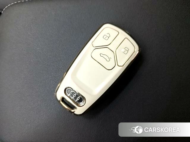 Audi A4L id 4299864 из Китая 11