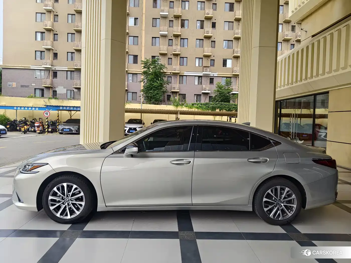 Lexus ES id 4622406 из Китая 11