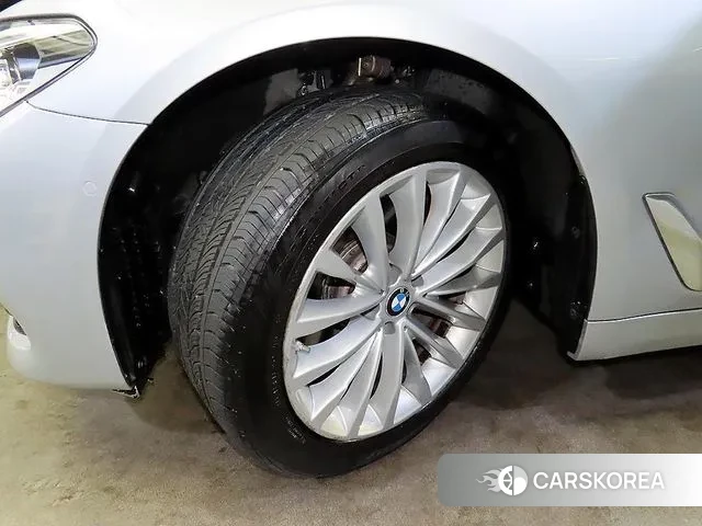 BMW 5 Series (G30) id 3515397 из Кореи 11