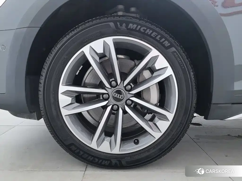 Audi A4L id 4628387 из Китая 11
