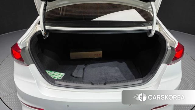 Hyundai Avante AD id 3899903 из Кореи 11