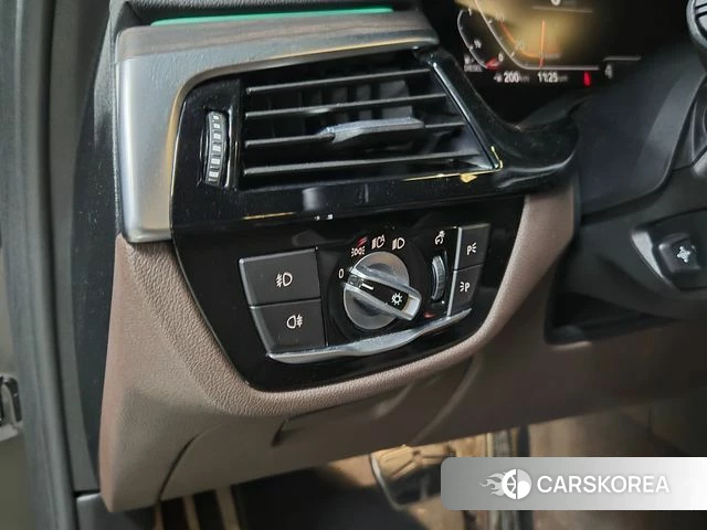 BMW 5 Series (G30) id 4937278 из Кореи 11