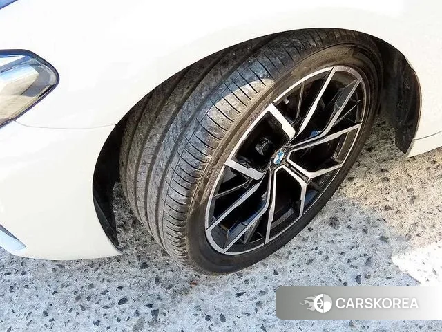 BMW 5 Series (G30) id 3640628 из Кореи 11