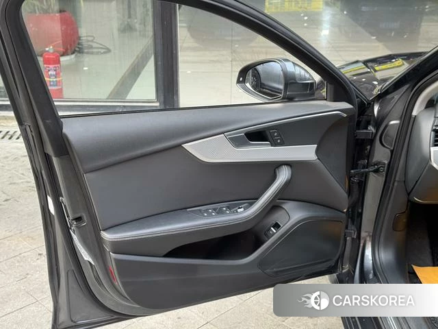 Audi A4L id 4272971 из Китая 11