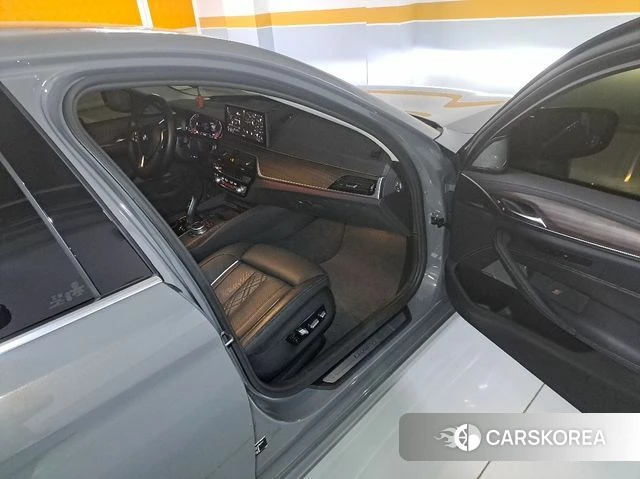 BMW 5 Series (G30) id 3919764 из Кореи 11