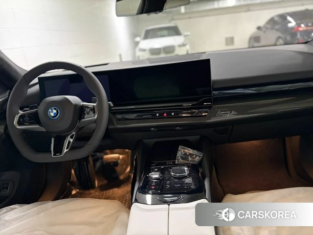 BMW 5 Series (G60) id 4589804 из Кореи 11