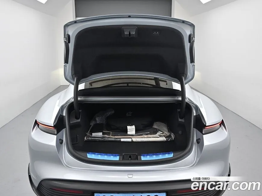 Porsche Taycan id 2123737 из Кореи 11