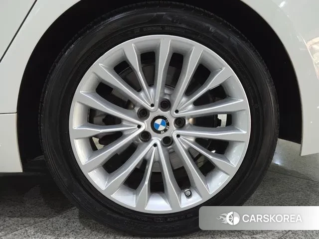 BMW 5 Series (G30) id 3539461 из Кореи 11