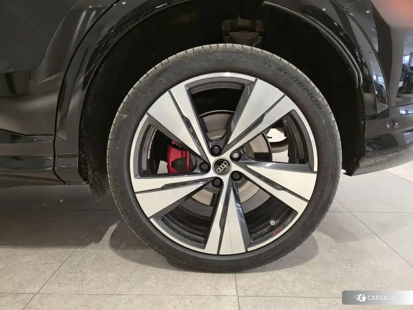 Audi Q5L id 4617118 из Китая 11