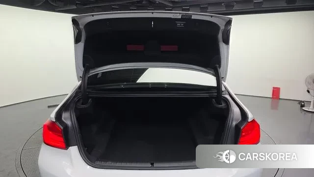 BMW 5 Series (G30) id 3703894 из Кореи 11