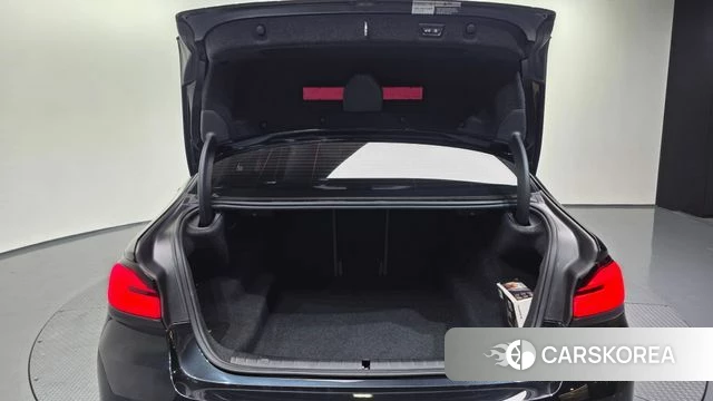 BMW 5 Series (G30) id 4303531 из Кореи 11