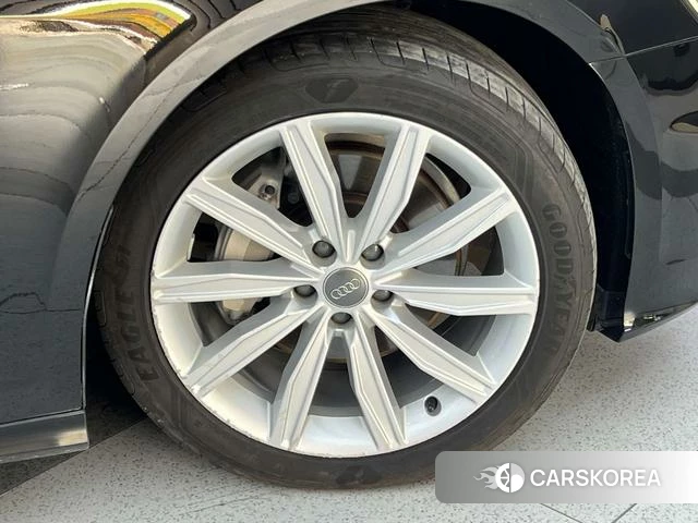 Audi A6L id 4335853 из Китая 11