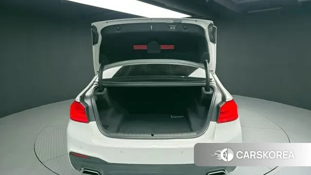 BMW 5 Series (G30) id 3608432 из Кореи 11