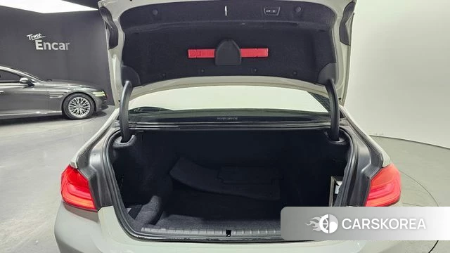 BMW 5 Series (G30) id 3924869 из Кореи 11