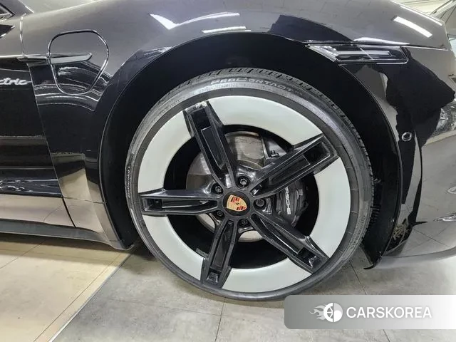 Porsche Taycan id 3669854 из Кореи 11