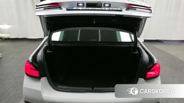 BMW 5 Series (G30) id 3746714 из Кореи 11