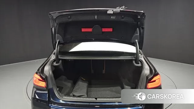 BMW 5 Series (G30) id 3349963 из Кореи 11