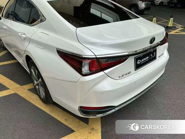 Lexus ES id 4353824 из Китая 11