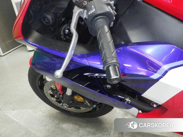 Honda CBR1000RR-R FIREBLADE id 3949952 из Японии 11