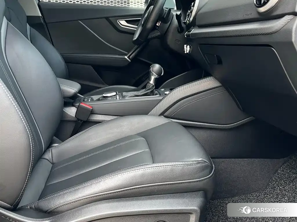 Audi Q2L id 4583623 из Китая 11