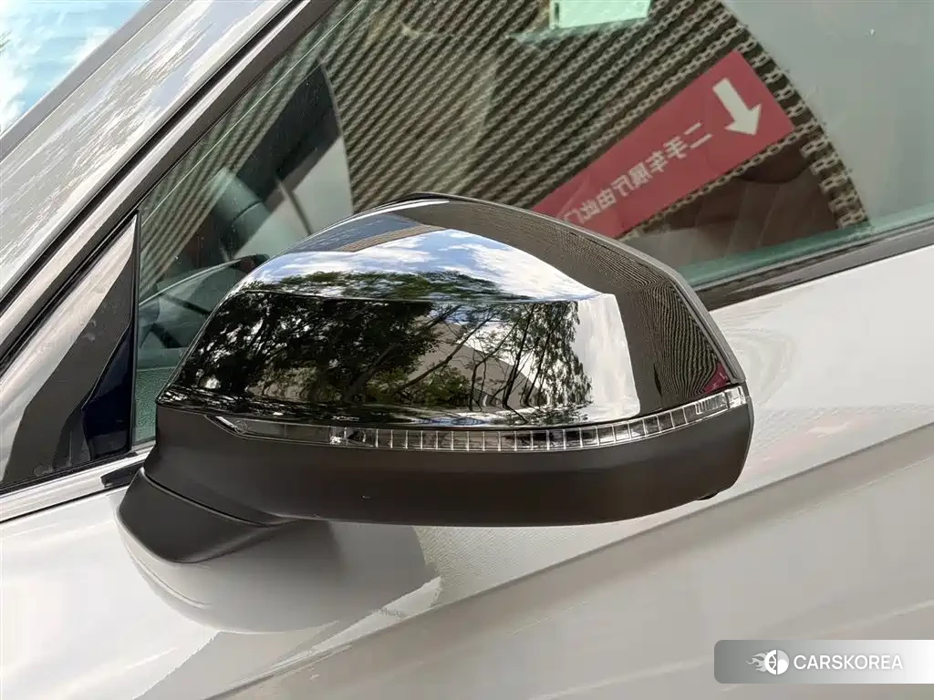 Audi Q5L id 4545691 из Китая 11