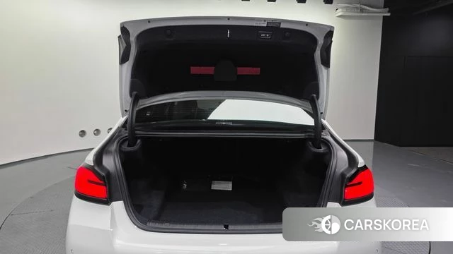 BMW 5 Series (G30) id 3839940 из Кореи 11