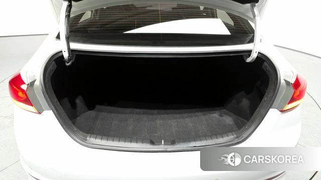 Hyundai Avante AD id 3834949 из Кореи 11