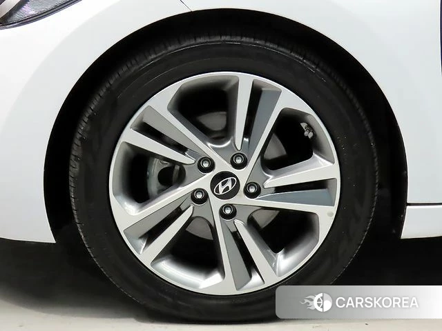 Hyundai Avante AD id 3853834 из Кореи 11