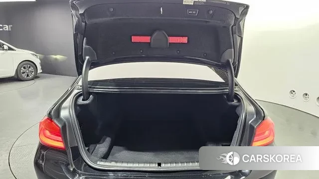 BMW 5 Series (G30) id 3703841 из Кореи 11