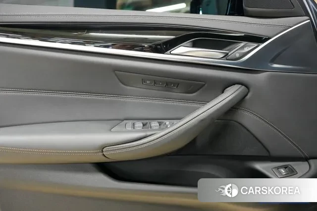 BMW 5 Series (G30) id 3717470 из Кореи 11