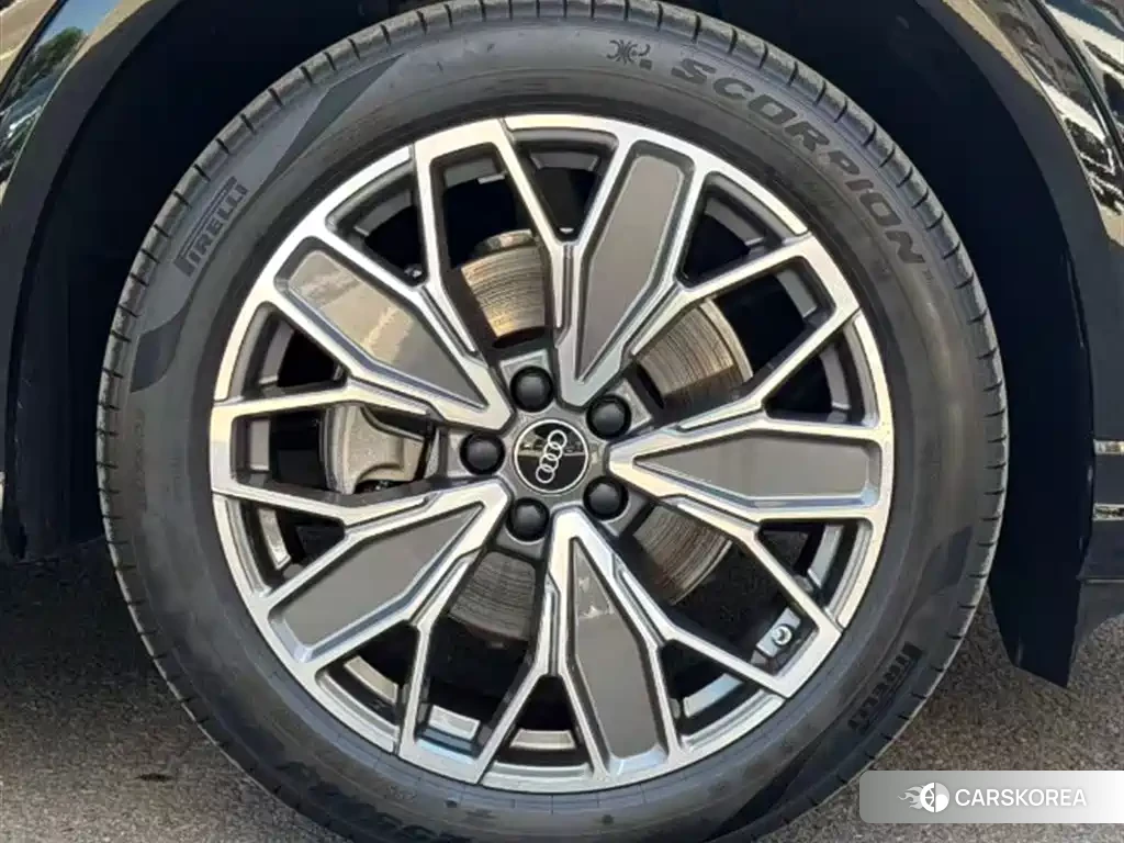 Audi Q5L id 4546231 из Китая 11
