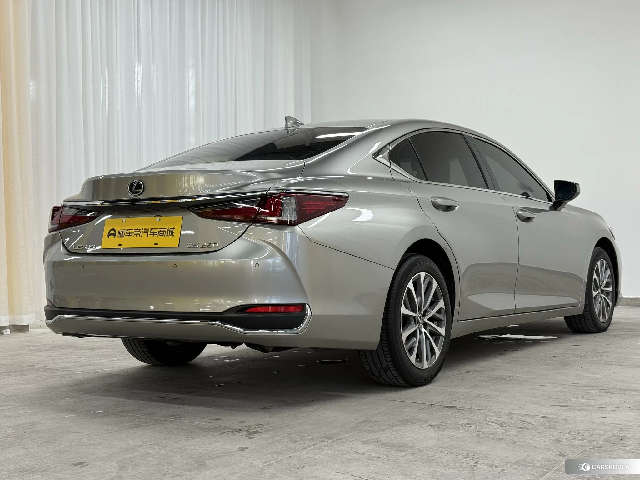 Lexus ES id 4512886 из Китая 11