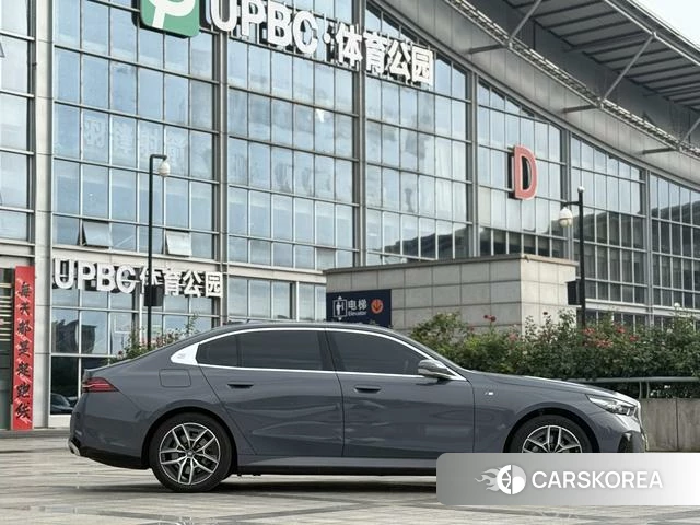 BMW i5 id 4353123 из Китая 11