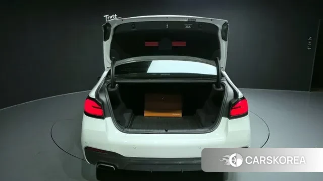 BMW 5 Series (G30) id 3043223 из Кореи 11