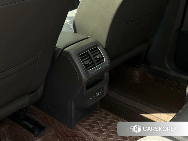 Volkswagen Tiguan L id 4215577 из Китая 11
