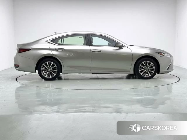 Lexus ES id 4348856 из Китая 11