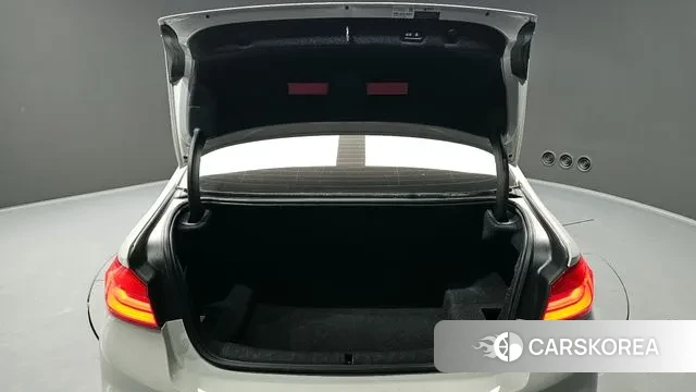 BMW 5 Series (G30) id 3547141 из Кореи 11