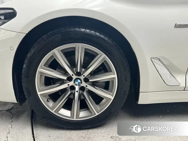 BMW 5 Series (G30) id 3713915 из Кореи 11