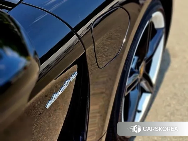 Porsche Taycan id 3338901 из Кореи 11