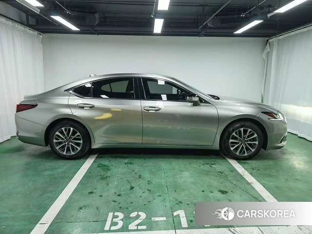 Lexus ES id 4276676 из Китая 11