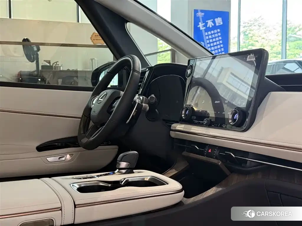 Lexus LM id 4576824 из Китая 11